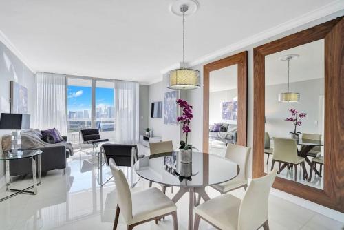 Sky High Penthouse Water & City Views — 4-Star Luxury Hotel in Miami, United States