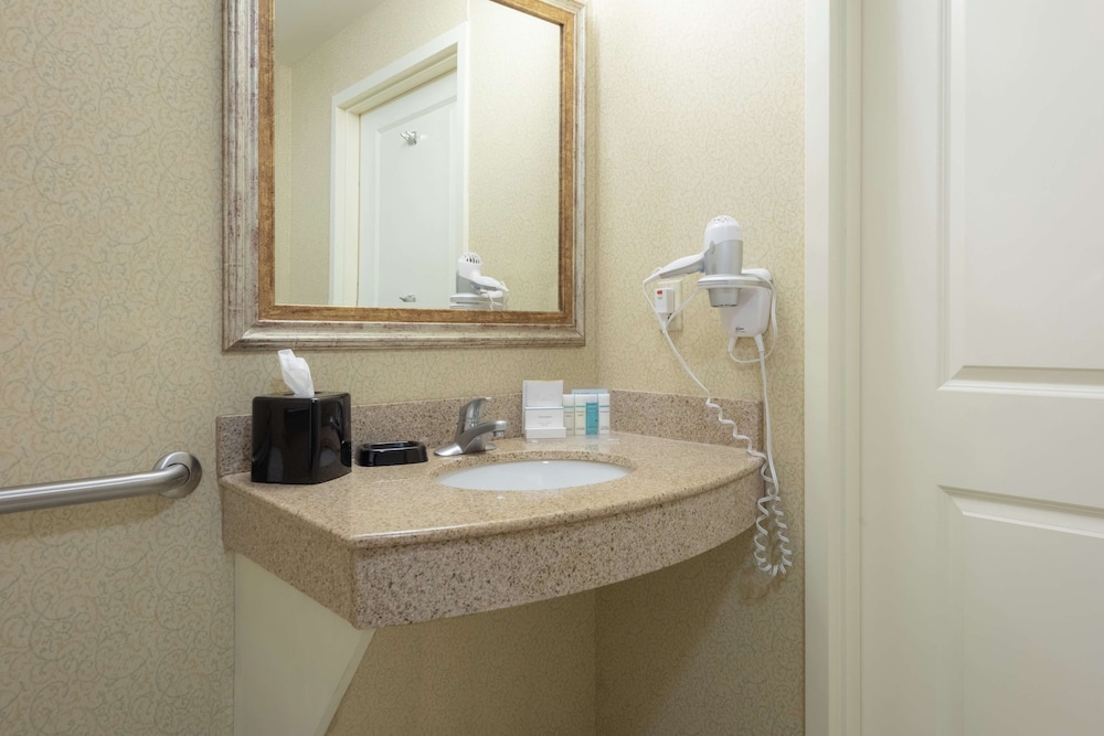 Hampton Inn & Suites Vicksburg - photo 41