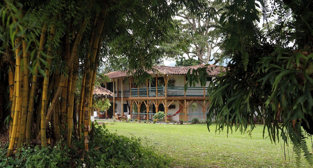 Hotel Hacienda Bambusa in Armenia, Colombia