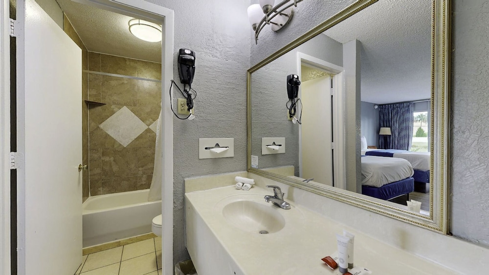 Days Inn by Wyndham Orlando Downtown - photo 31