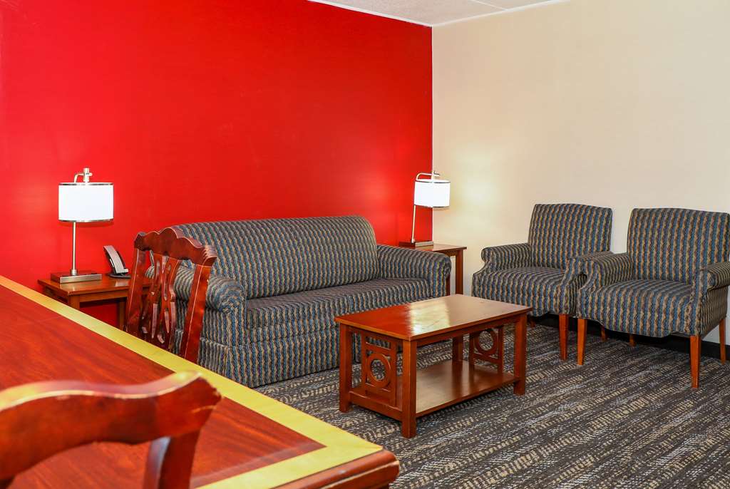 Ramada by Wyndham Cumberland Downtown - photo 28