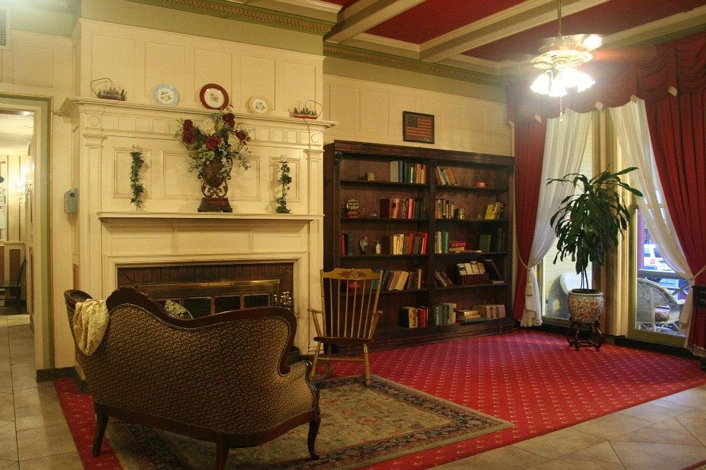 Yankee Pedlar Inn - photo 11
