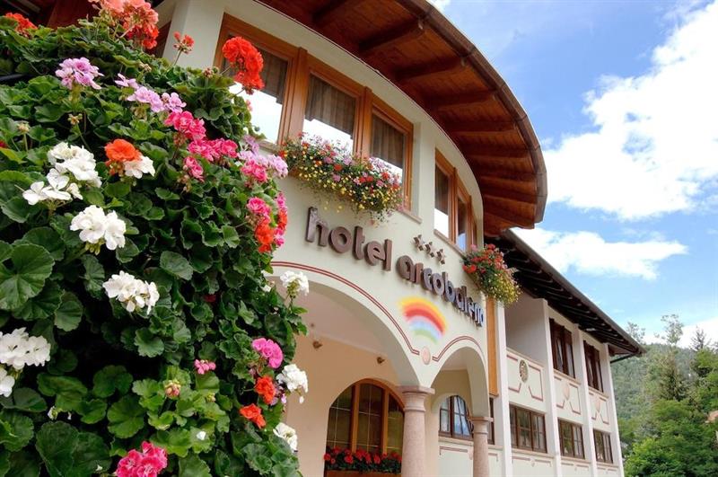 Arcobaleno — hotel in Fai Della Paganella