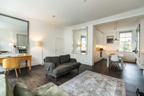 Stylish 2 bedroom at Hammersmith — 4-Star Luxury Hotel in London, United Kingdom