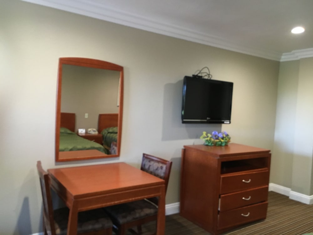 Regency Inn and Suites Moreno Valley - photo 12