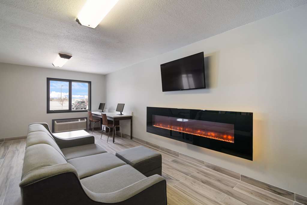 Econo Lodge Williston - photo 4