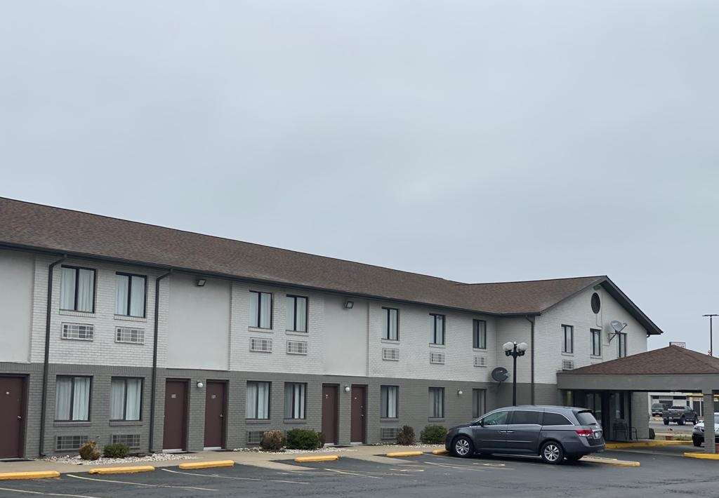 Americas Best Value Inn West Frankfort - photo 4