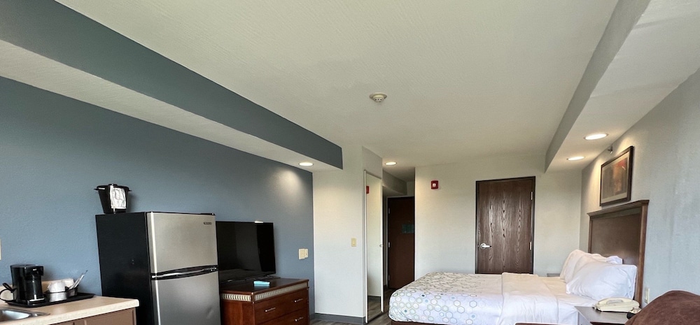 HomeTowne Studios & Suites Washington - photo 8