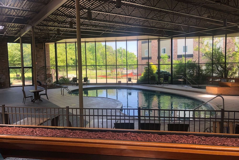 Ramada by Wyndham Michigan City - photo 20