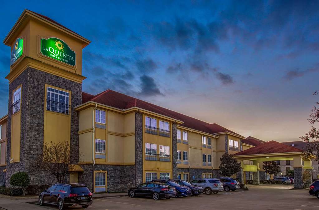 La Quinta Inn & Suites by Wyndham Conway - photo 3