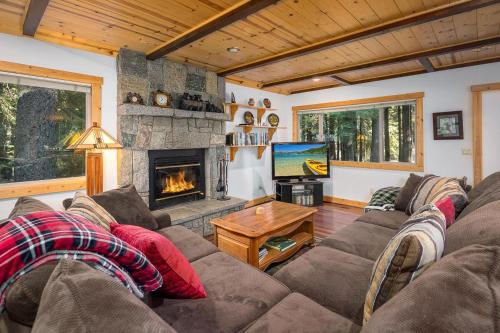 The Lazy Bear Lodge — 4-Star Luxury Hotel in Tahoma, United States