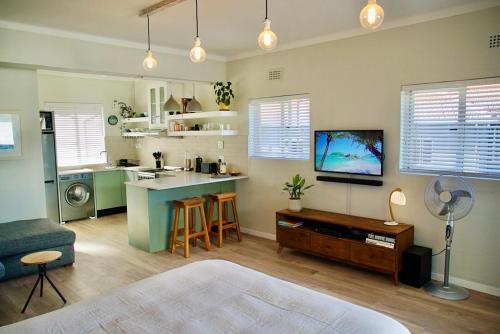 Bright Modern Studio Apartment