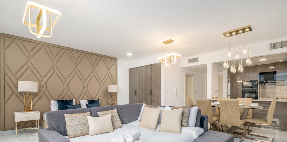 LUX The Murjan Sea View Suite — 5-Star Luxury Hotel in Dubai, United Arab Emirates