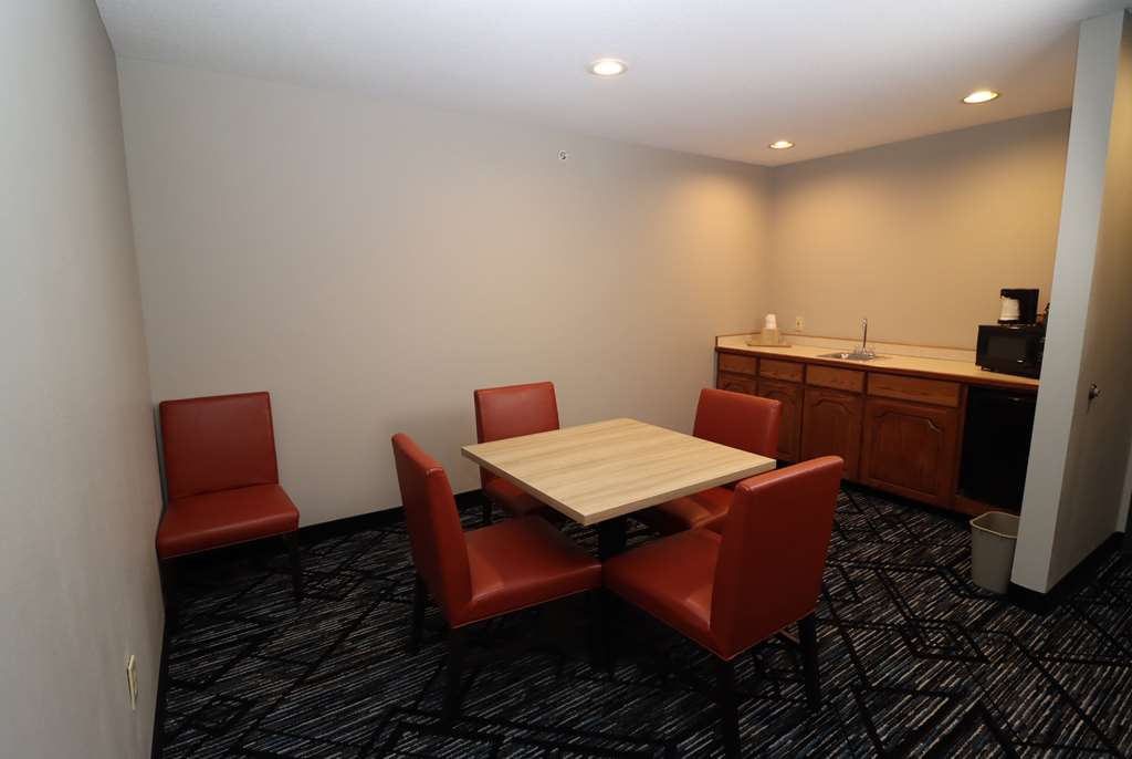 Super 8 by Wyndham Perryville - photo 21