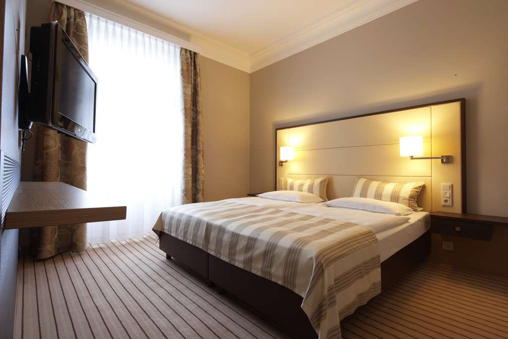 Steigenberger Hotel Bad Neuenahr, Germany - Suite bedroom