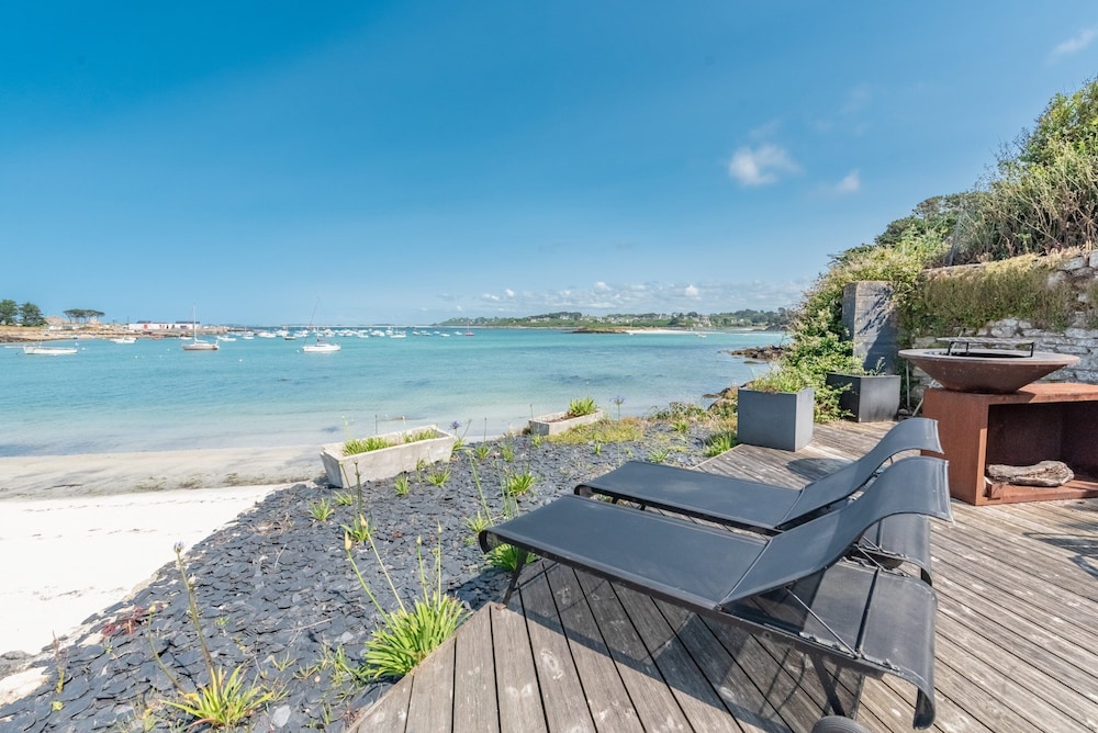 House in Plouguerneau Near Beaches & Lighthouse — 4-Star Luxury Hotel in Plouguerneau, France