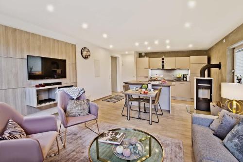 Kaminfeuer — 4-Star Luxury Hotel in Hoehr-Grenzhausen, Germany