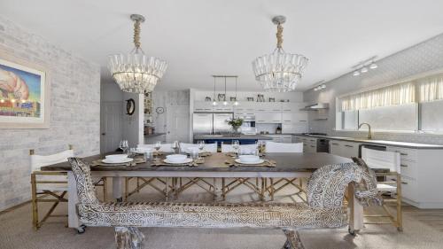 Barellen Beach House Luxe Beach Front Oceanview — 4-Star Luxury Hotel in Woolgoolga, Australia