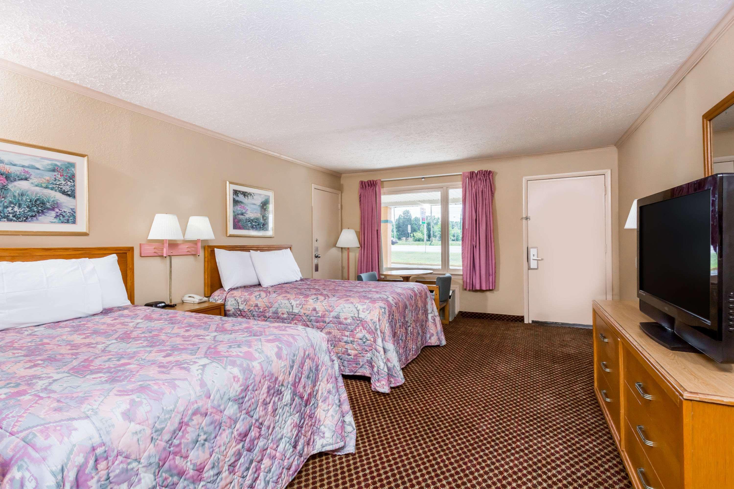 Travelodge by Wyndham Ridgeway Martinsville Area - photo 3