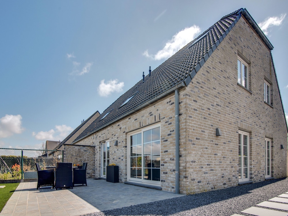 Modern Holiday Home in De Haan With Garden — 4-Star Luxury Hotel in De Haan, Belgium