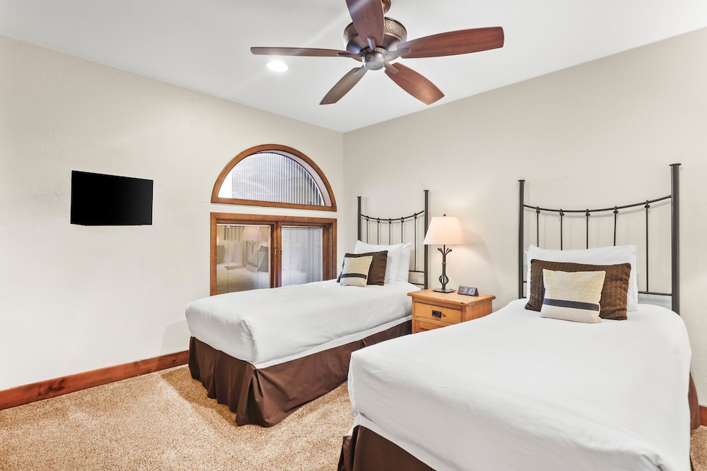 Fairway Village 2570 - photo 5