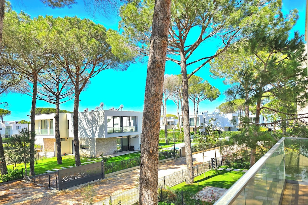 San Pietro Serenity Home Happy Rentals — 4-Star Luxury Hotel in Ishem, Albania