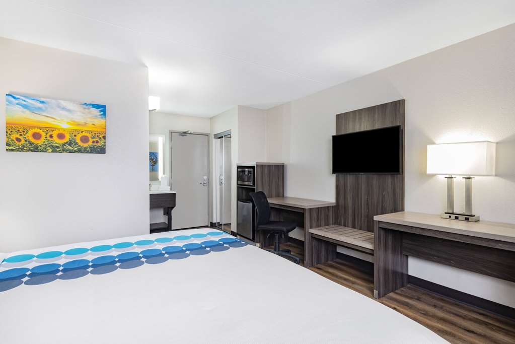 Wingate by Wyndham Wichita Airport - photo 12