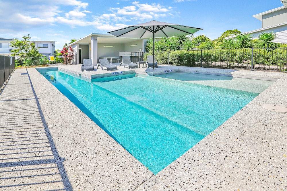 Direct Collective Breeze on Brightwater — 4-Star Luxury Hotel in Mountain Creek, Australia