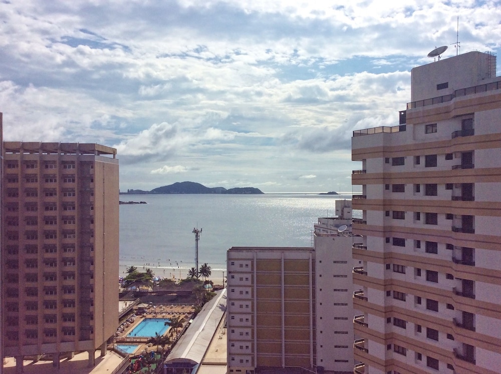 Apto Luz 3 Suites Asturias Guaruja — 4-Star Luxury Hotel in Guaruja, Brasil