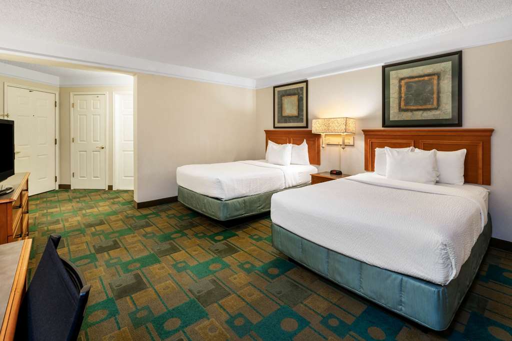 La Quinta Inn & Suites by Wyndham Phoenix West Peoria - photo 14