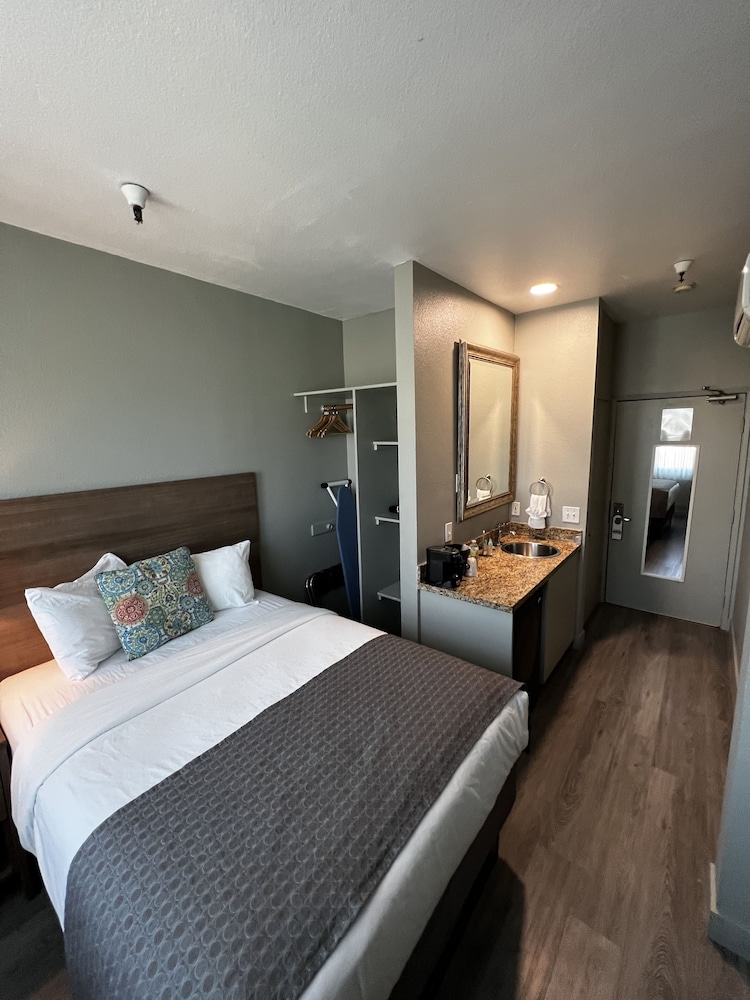 Urban Boutique Hotel - photo 14
