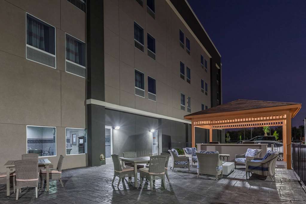 La Quinta Inn & Suites by Wyndham Houston East at Sheldon Rd - photo 7