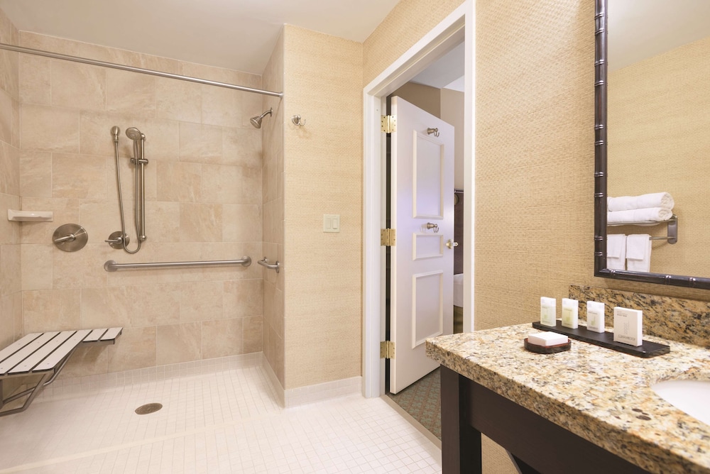 Embassy Suites by Hilton Savannah Historic District - photo 15