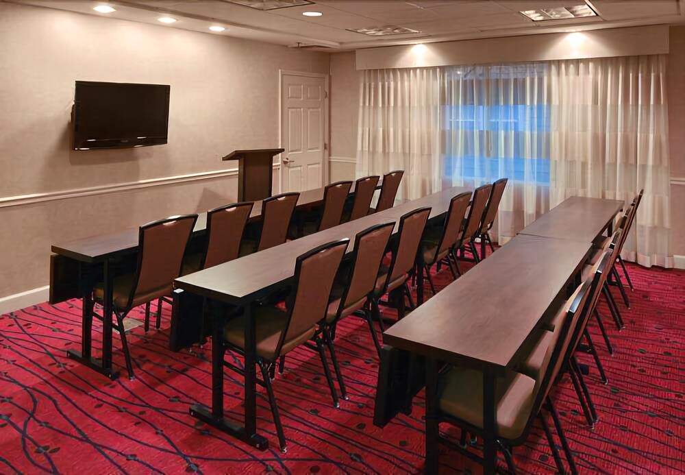 Residence Inn by Marriott St Louis Airport - photo 13