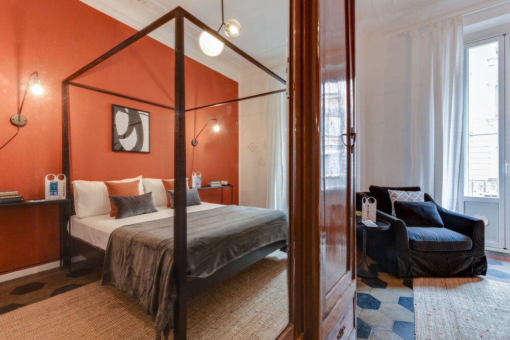 Xenia Apartments Cozy two rooms apartment in Corso Vercelli — 4-Star Luxury Hotel in Milan, Italy