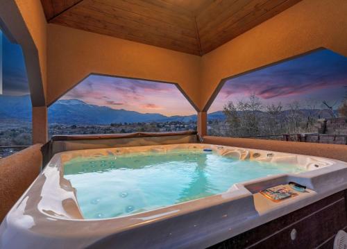 Highland Heights Hot Tub BBQ Mountain View in Colorado Springs, United States