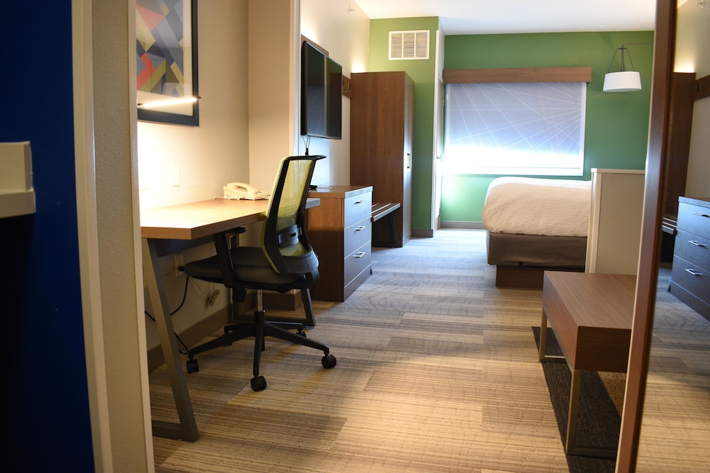 Holiday Inn Express & Suites South Lincoln by IHG - photo 24