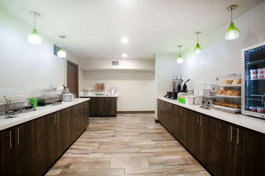 La Quinta Inn by Wyndham St. Louis Hazelwood Airport North - photo 32