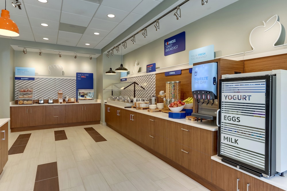 Holiday Inn Express & Suites Winston Salem Sw Clemmons by IHG - photo 54