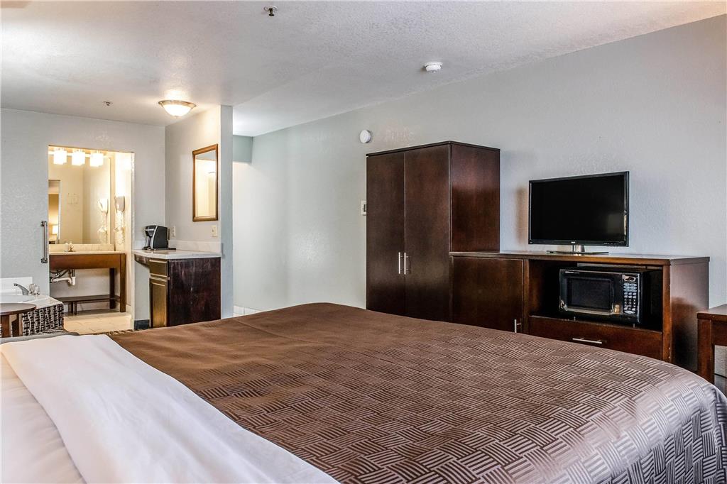 Clarion Hotel By Humboldt Bay - photo 29