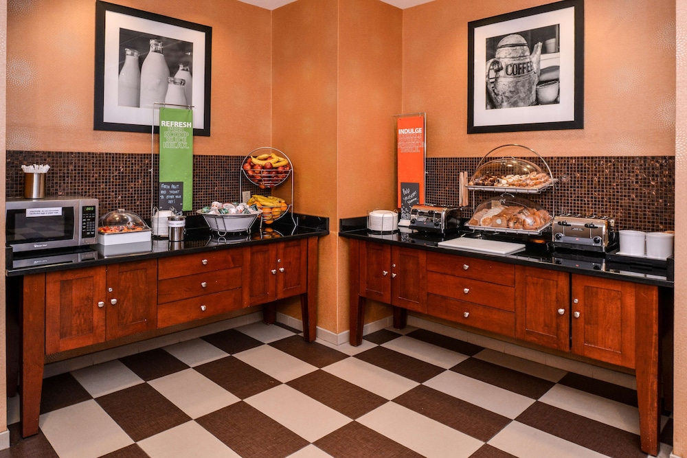 Hampton Inn & Suites Plymouth - photo 55