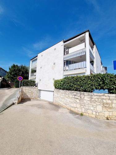 Sea view App Mirta — 4-Star Luxury Hotel in Umag, Croatia