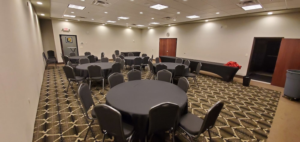 Cottonwood Inn and Conference Center - photo 37