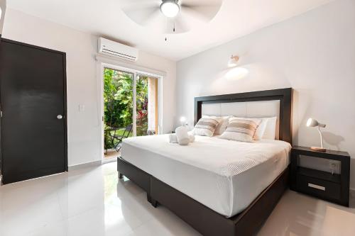 Lagoonfront Apartment in Hotel Zone - last minute hotel in Cancun