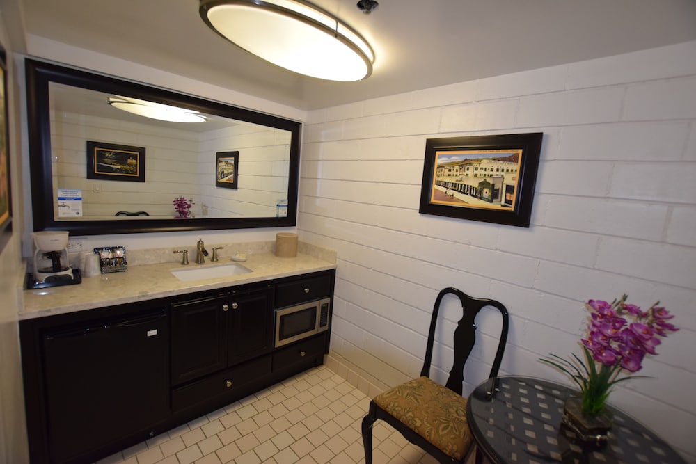 Catalina Courtyard Suites - photo 29