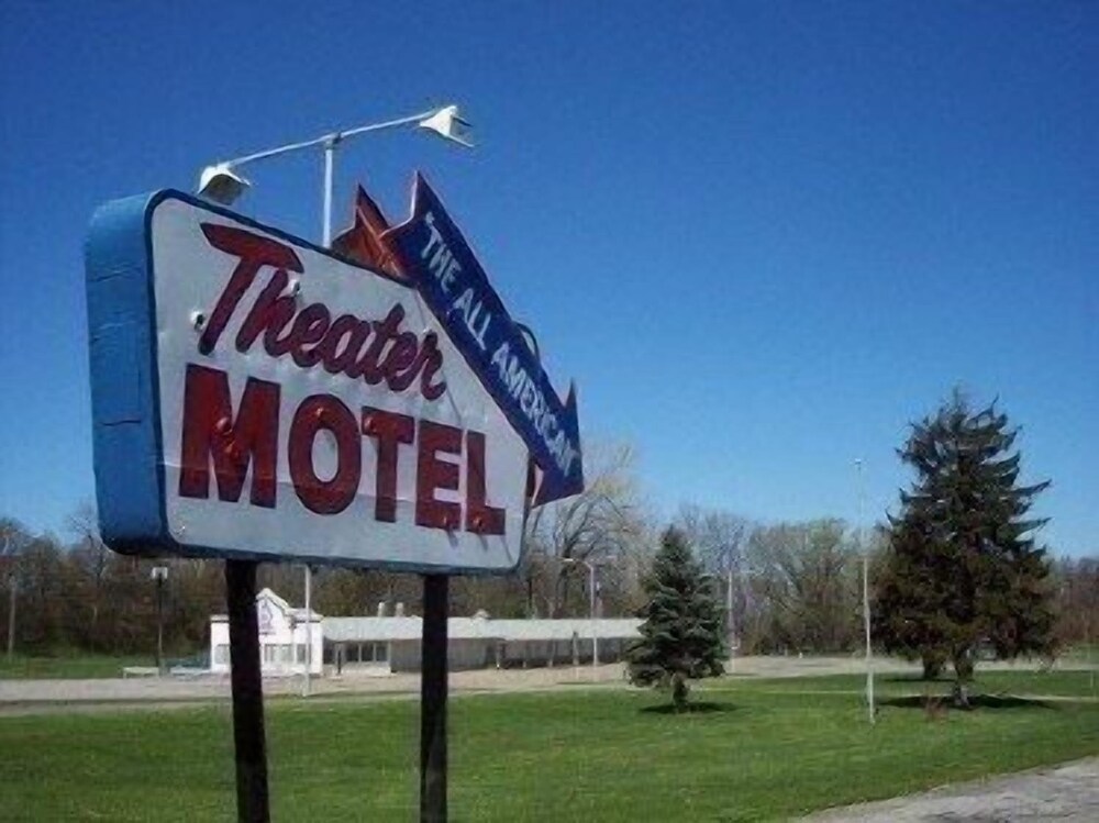 Theater Motel - carbon neutral hotel in Westfield