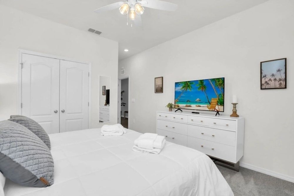 Luxury 6 Bed Private Pool Home In Solterra Resort 6 Bedroom Home by RedAwning - photo 6