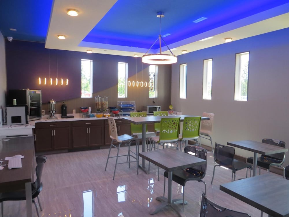 Hotel Blue Woodlands - photo 45