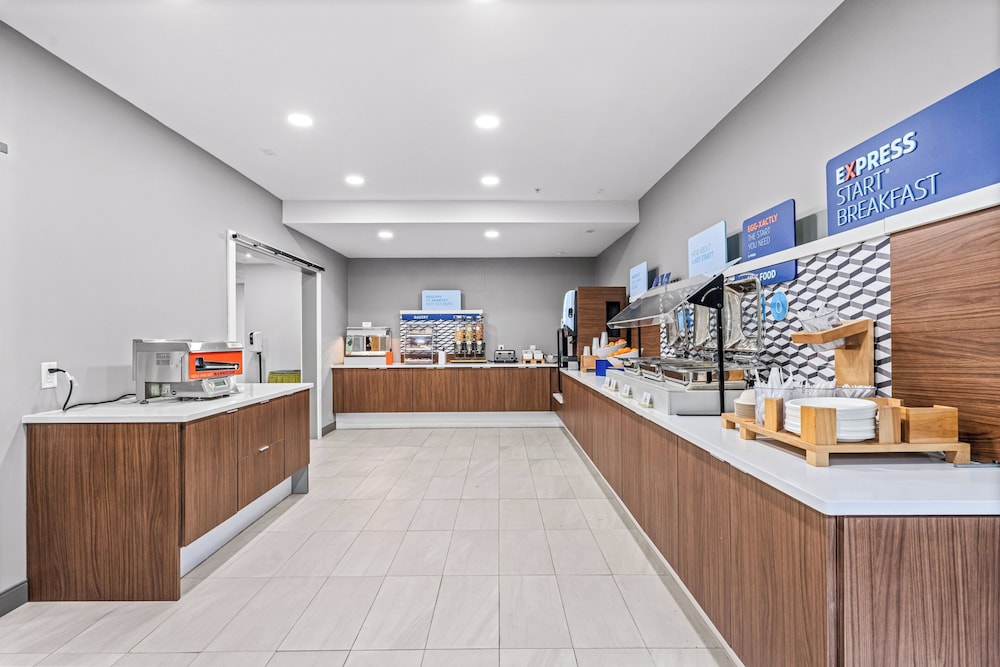 Holiday Inn Express Hotel & Suites Carneys Point by IHG - photo 39