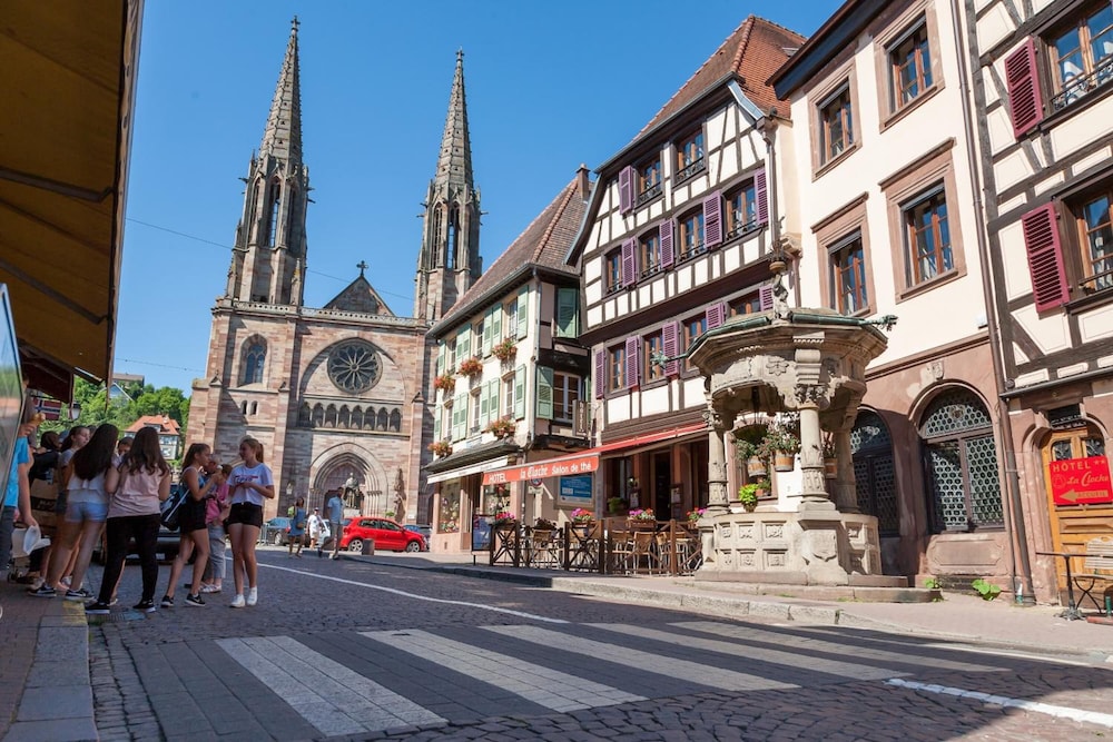 Logis Hôtel De La Cloche - carbon neutral hotel in Obernai